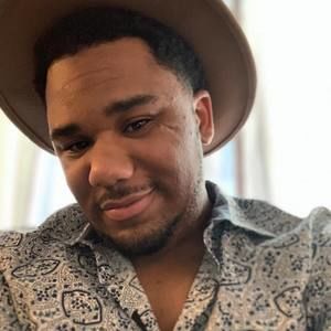 Meet your Posher, Emmanuel